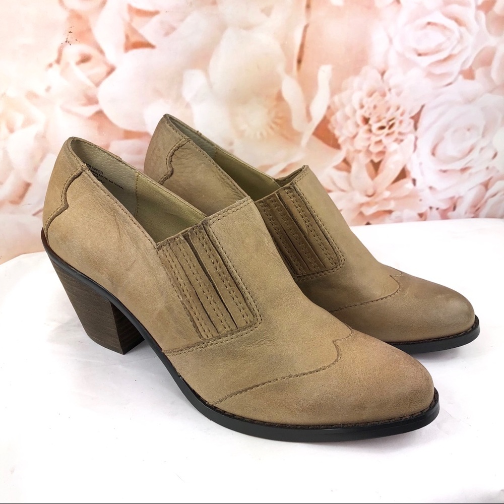 Levity brown heels pointed toe leather slip on 8